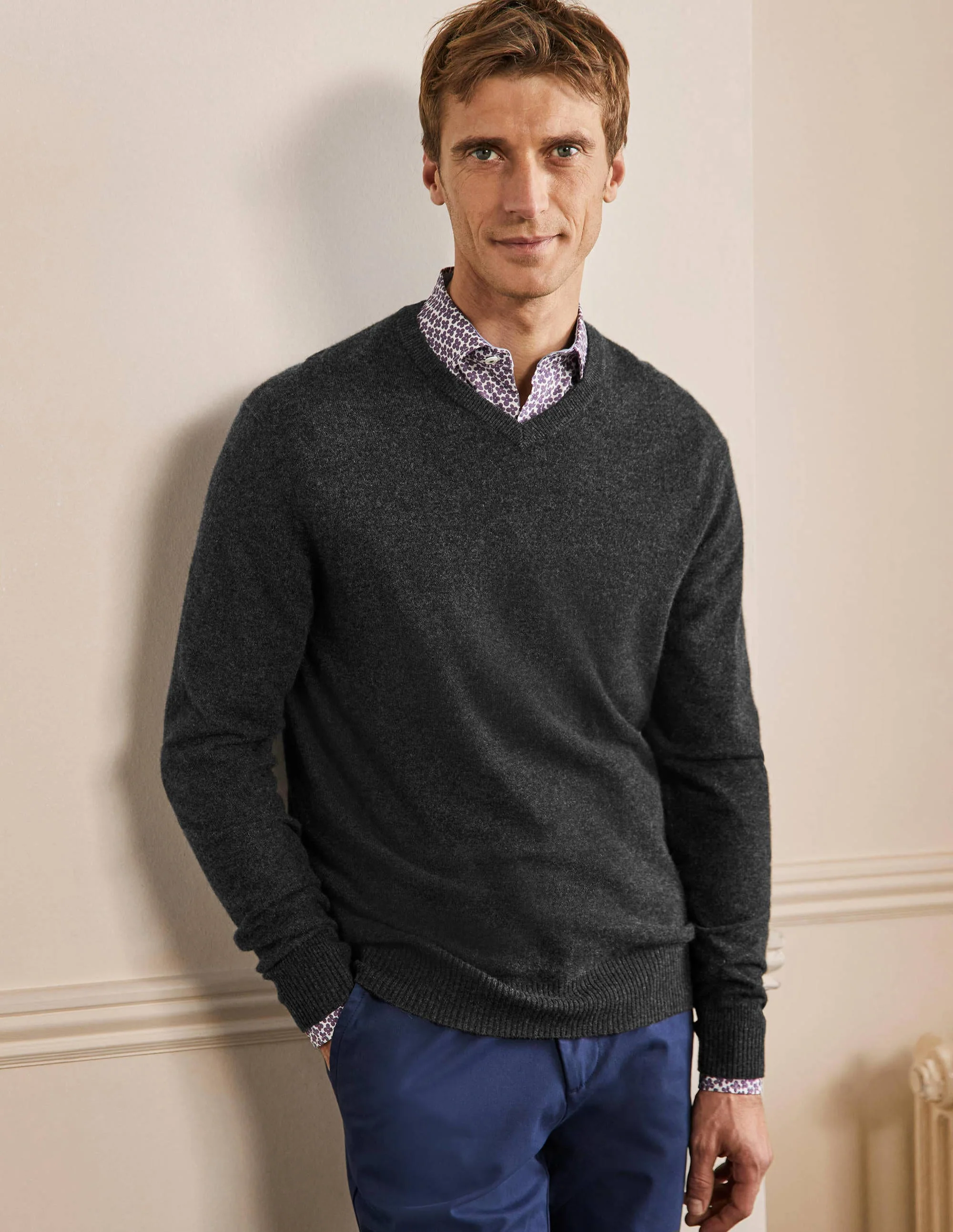Cashmere V-neck Jumper-Dark Grey Melange - Image 5