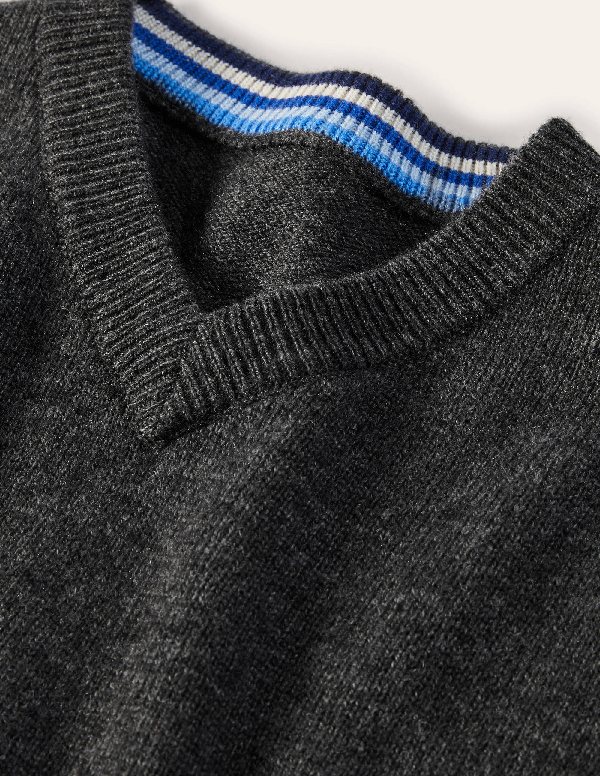Lambswool V-neck-Charcoal - Image 6
