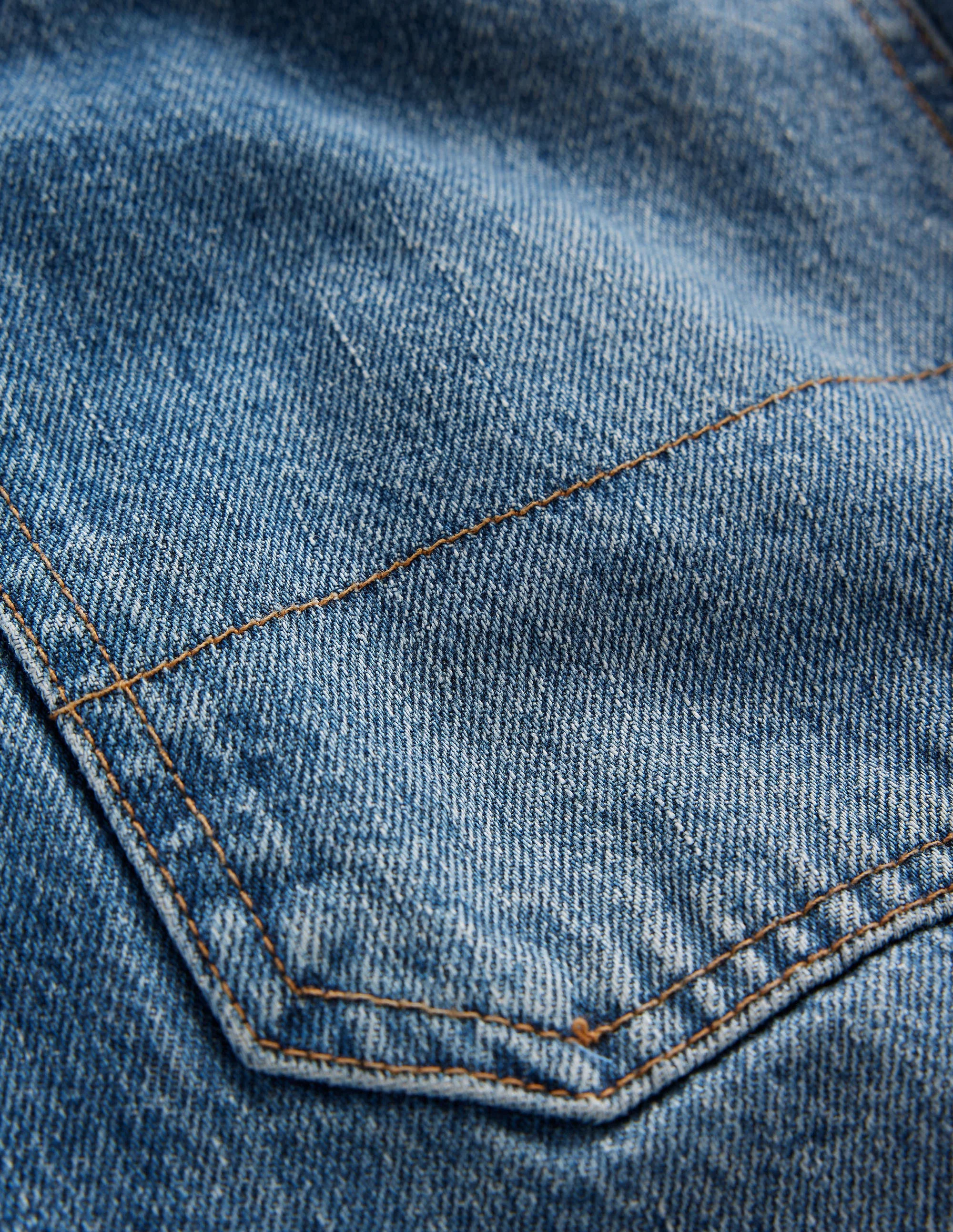 Relaxed Fit Jean-Mid Wash Trend - Image 6