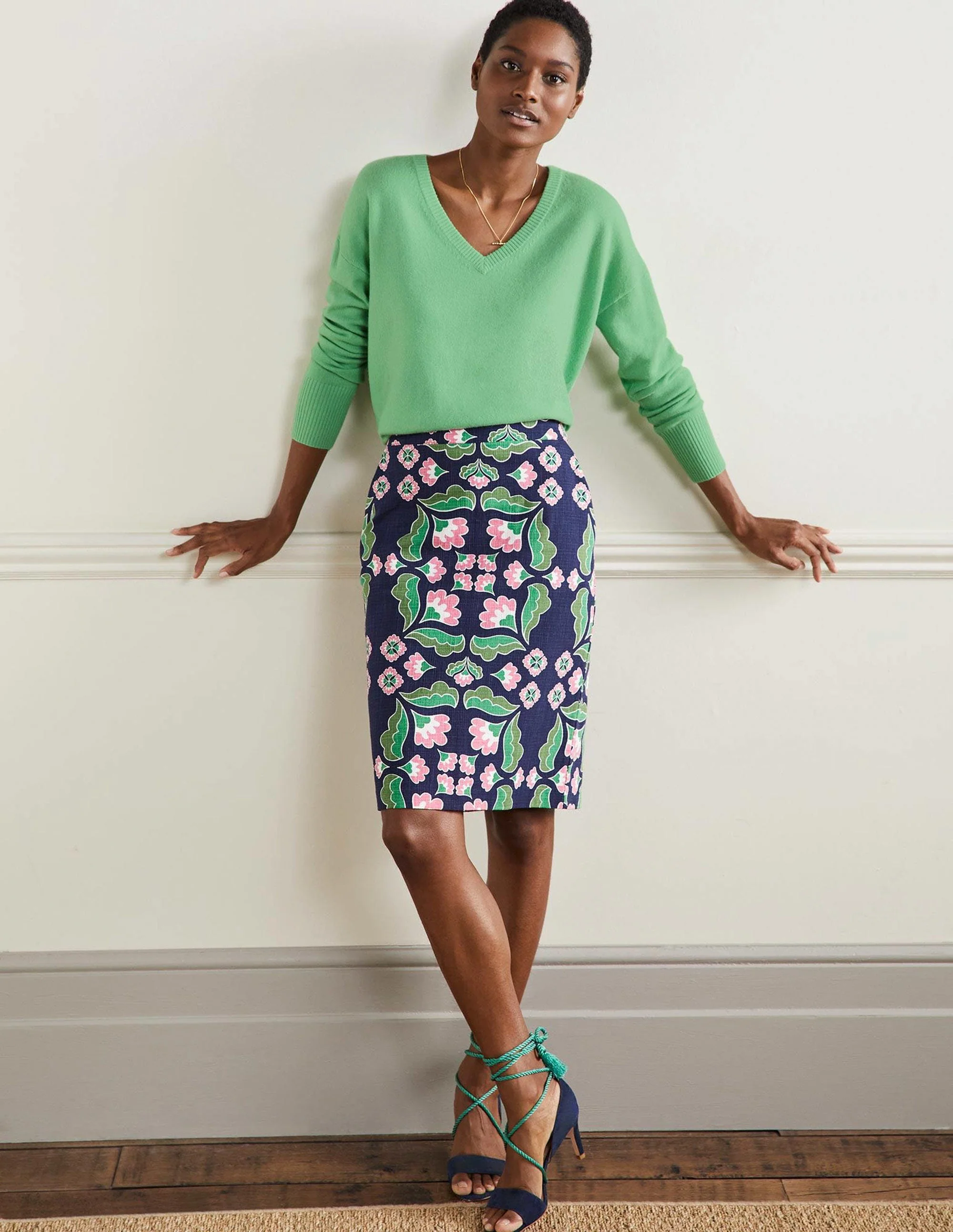 Cashmere V-neck Relaxed Jumper-Zephyr Green