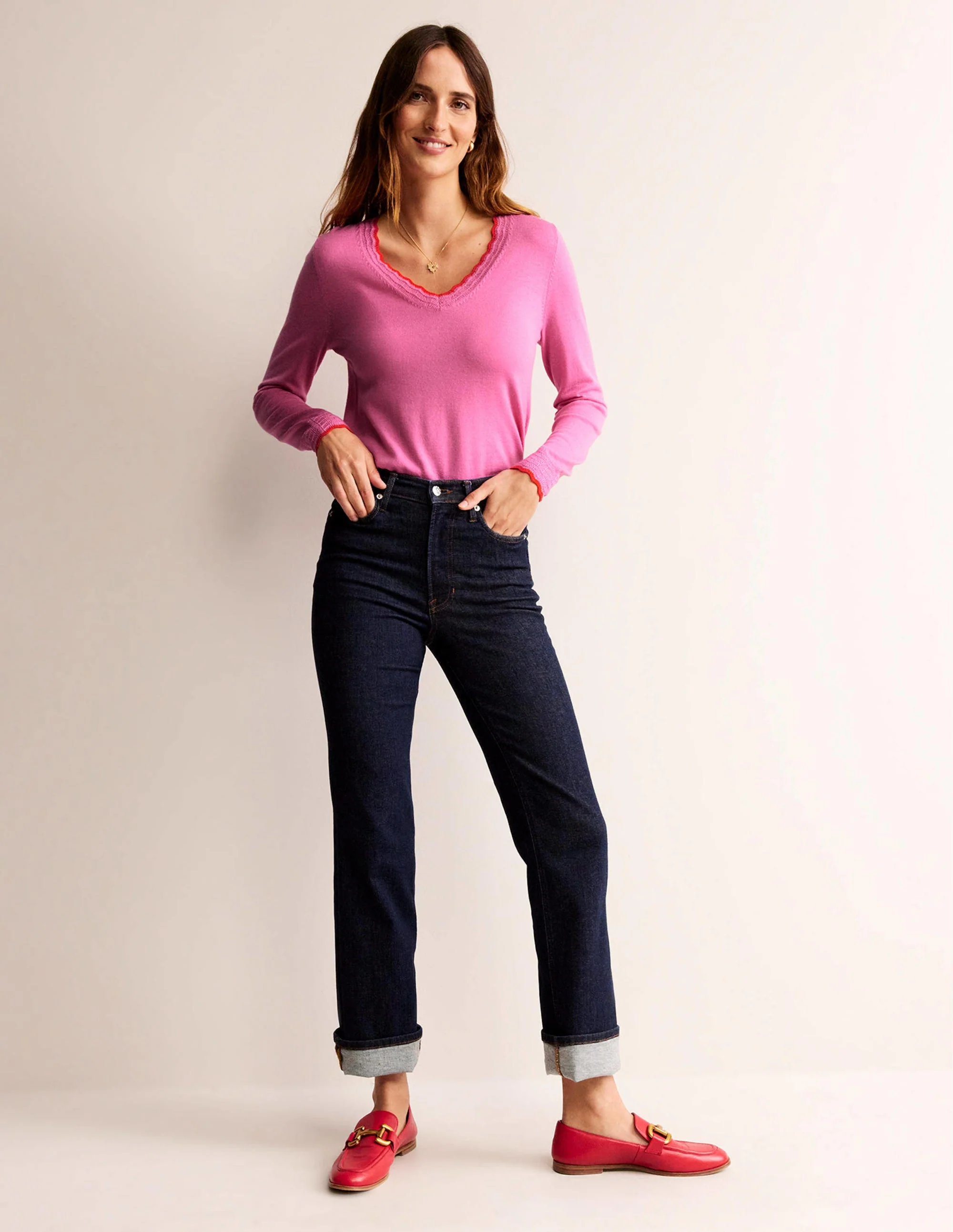 Merino Scallop V-Neck Jumper-Mid Pink - Image 4