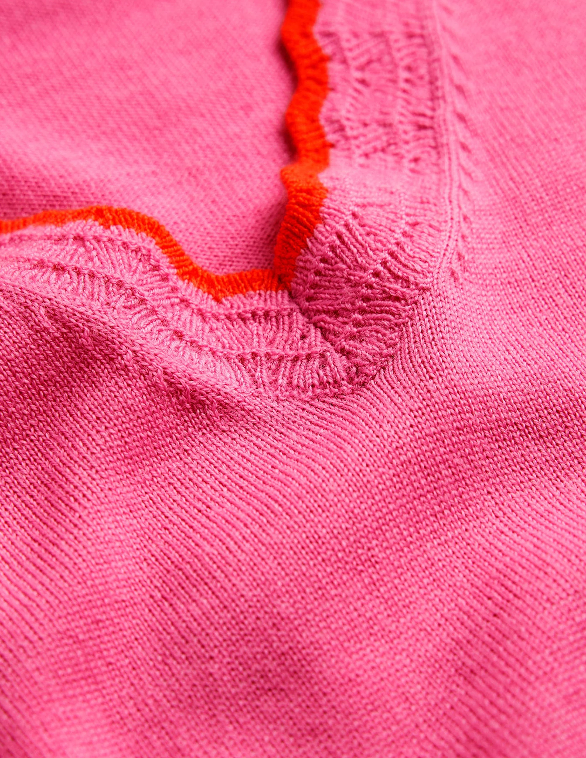 Merino Scallop V-Neck Jumper-Mid Pink - Image 6