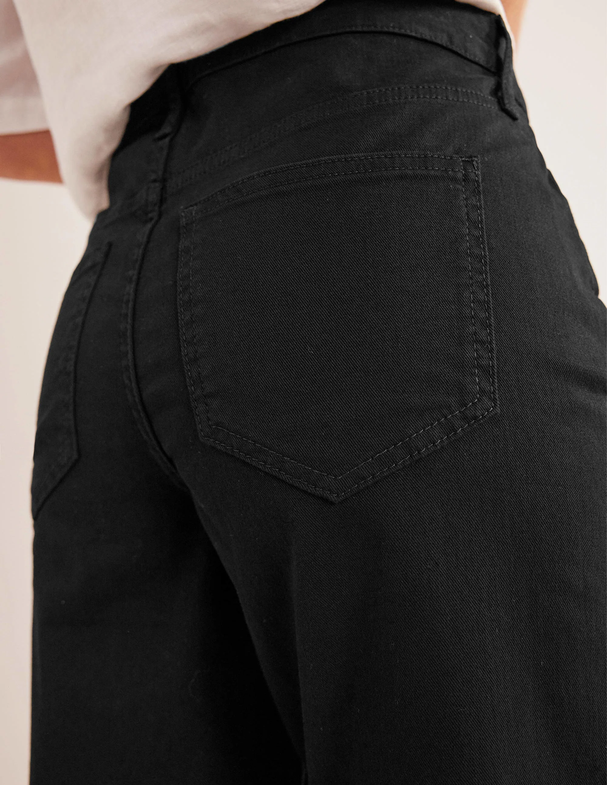 Mid Rise Tapered Jeans-Black - Image 2