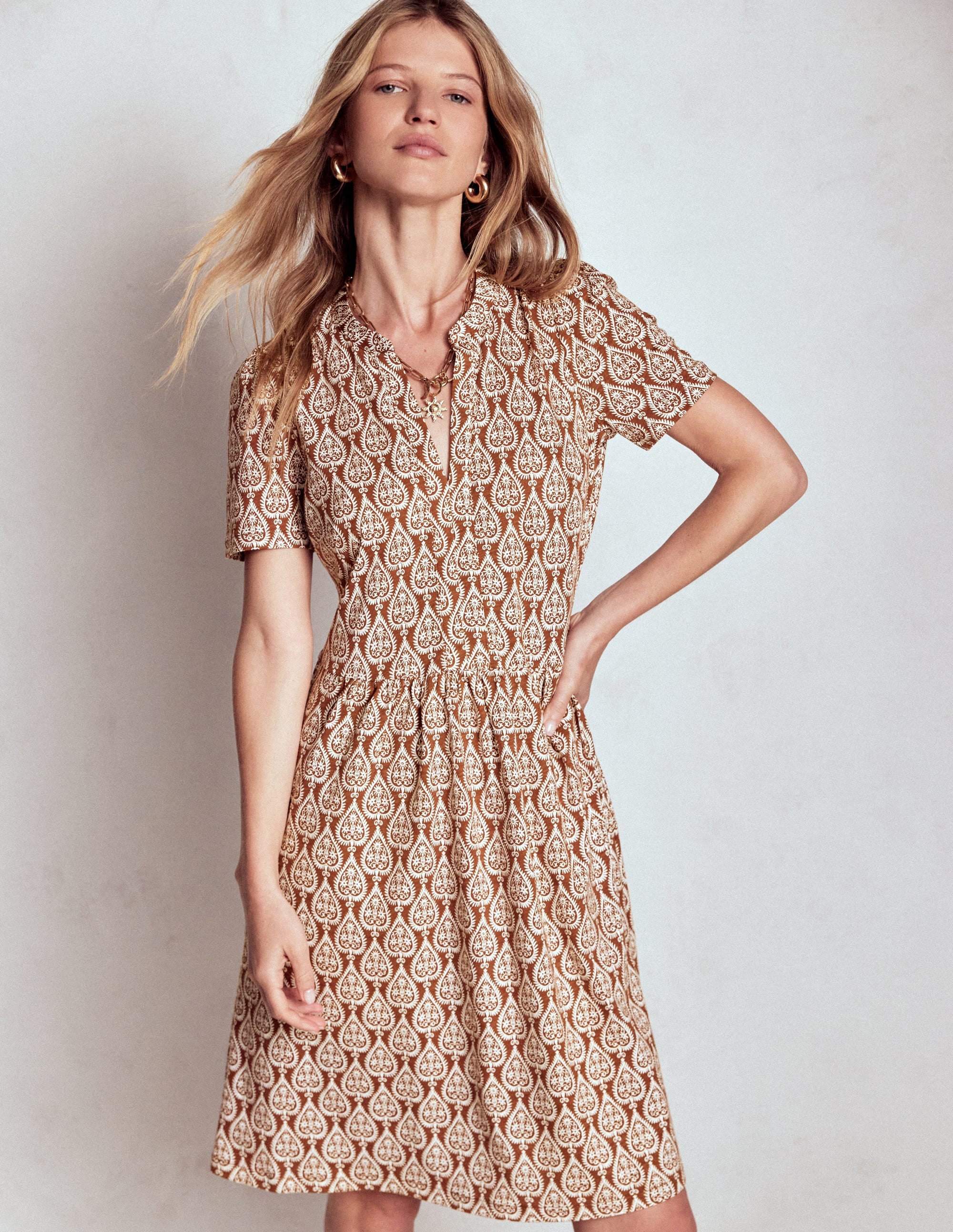 Naomi Short Sleeve Dress-Cognac, Ornate Geo