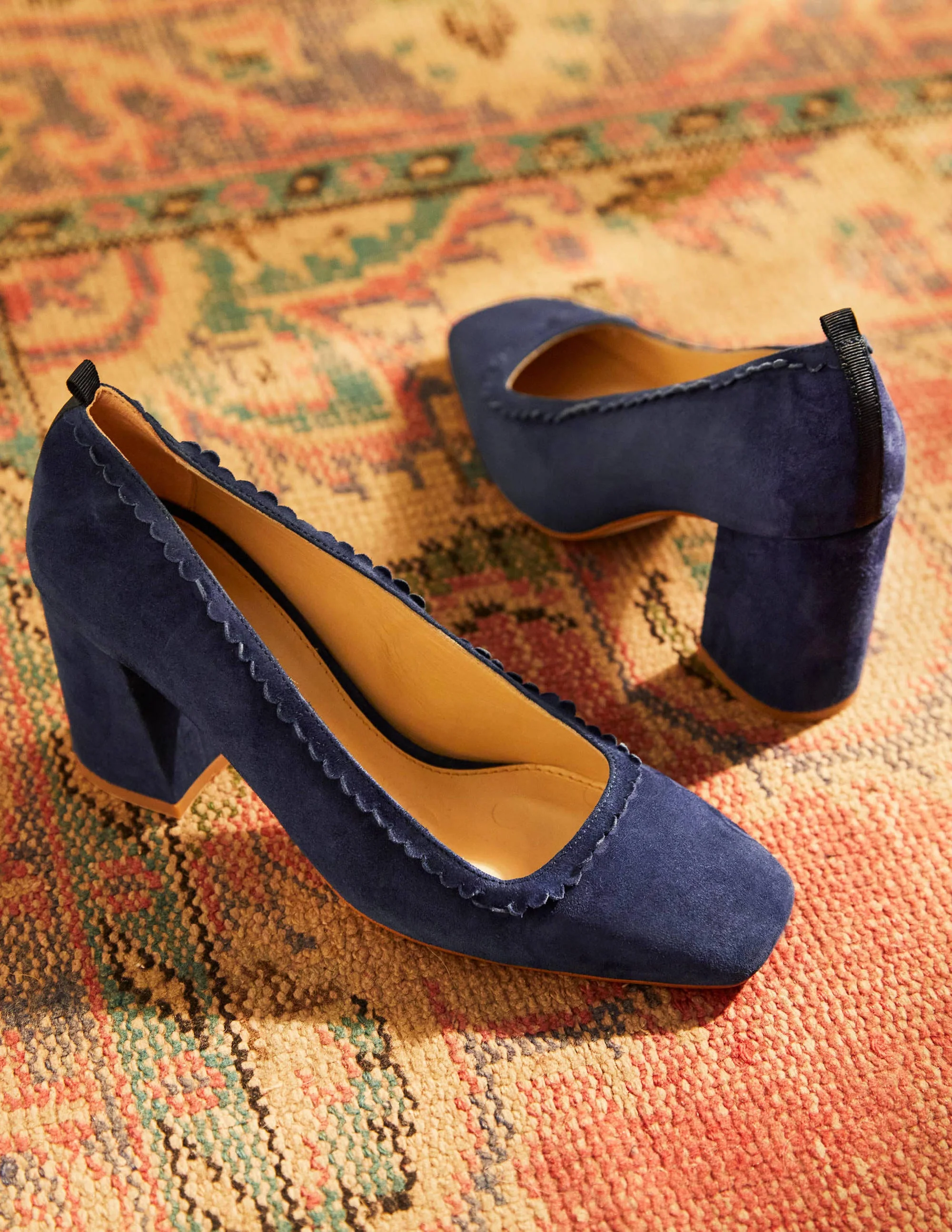 Scalloped Detail Court Heels-Navy