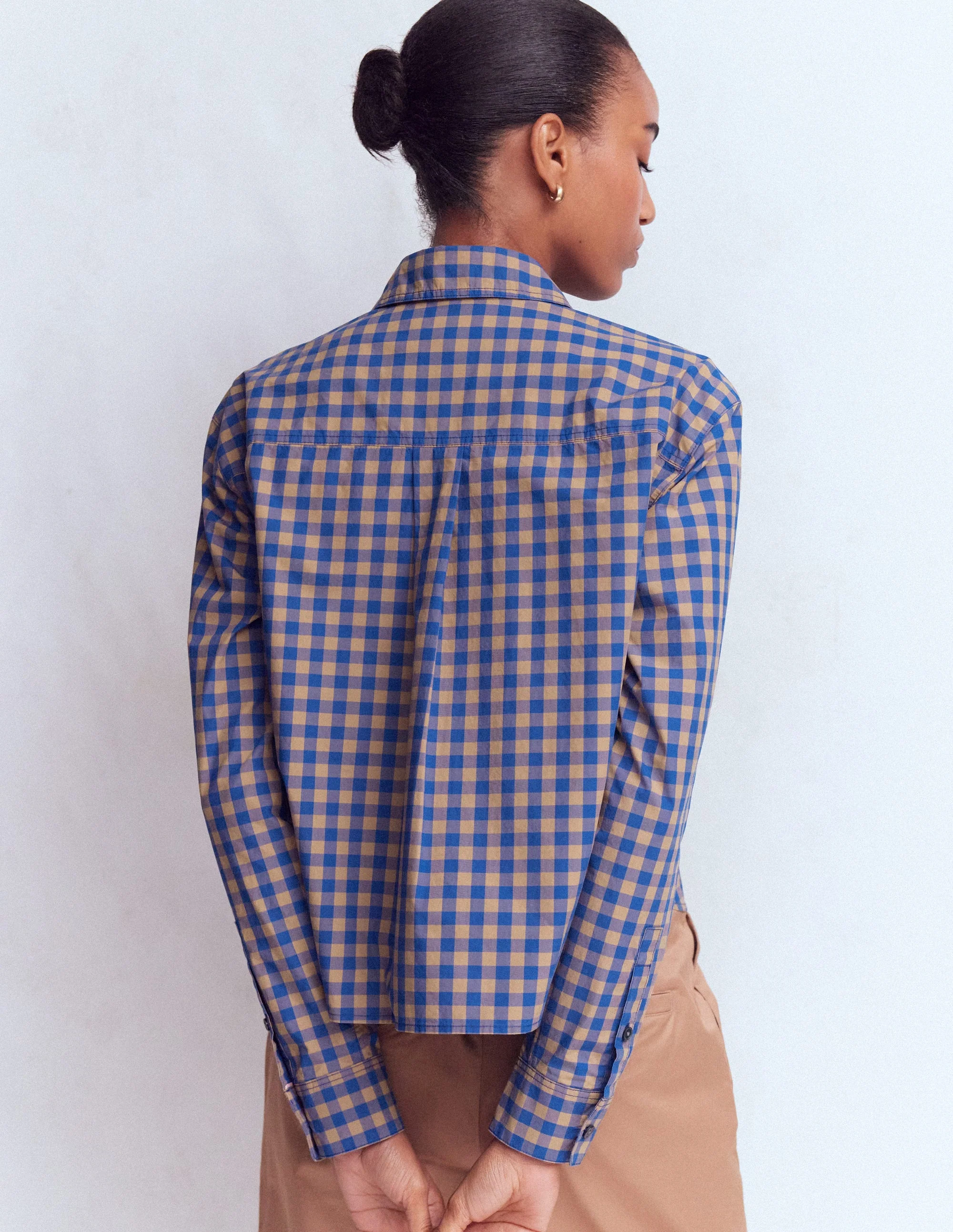 Sienna Cropped Cotton Shirt-Camel, Blue Gingham - Image 3