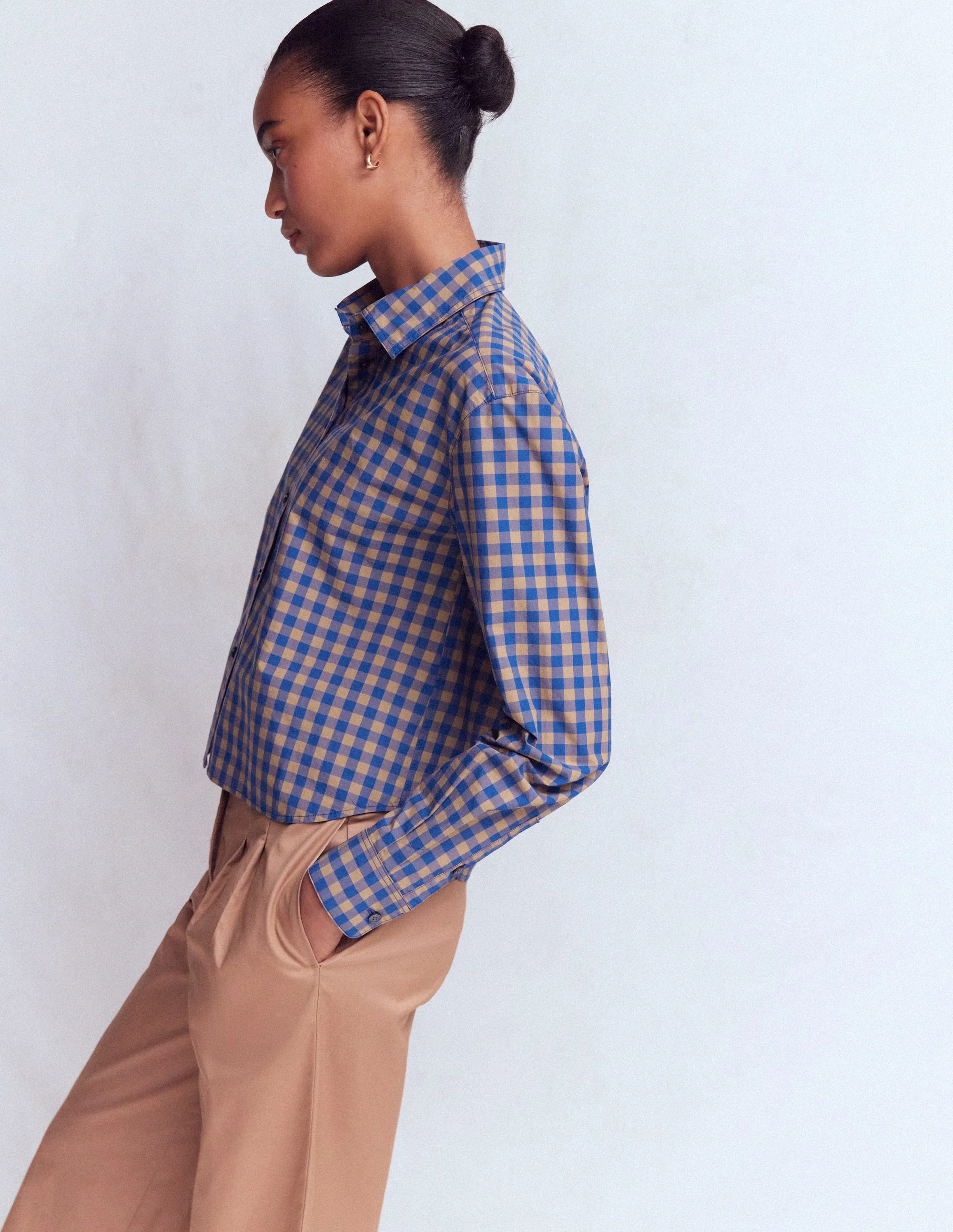 Sienna Cropped Cotton Shirt-Camel, Blue Gingham - Image 5