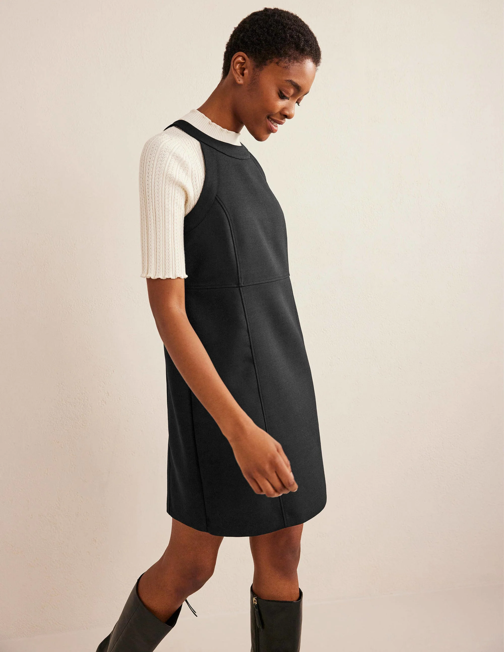 Sleeveless Mini Shift Dress-Black - Image 4