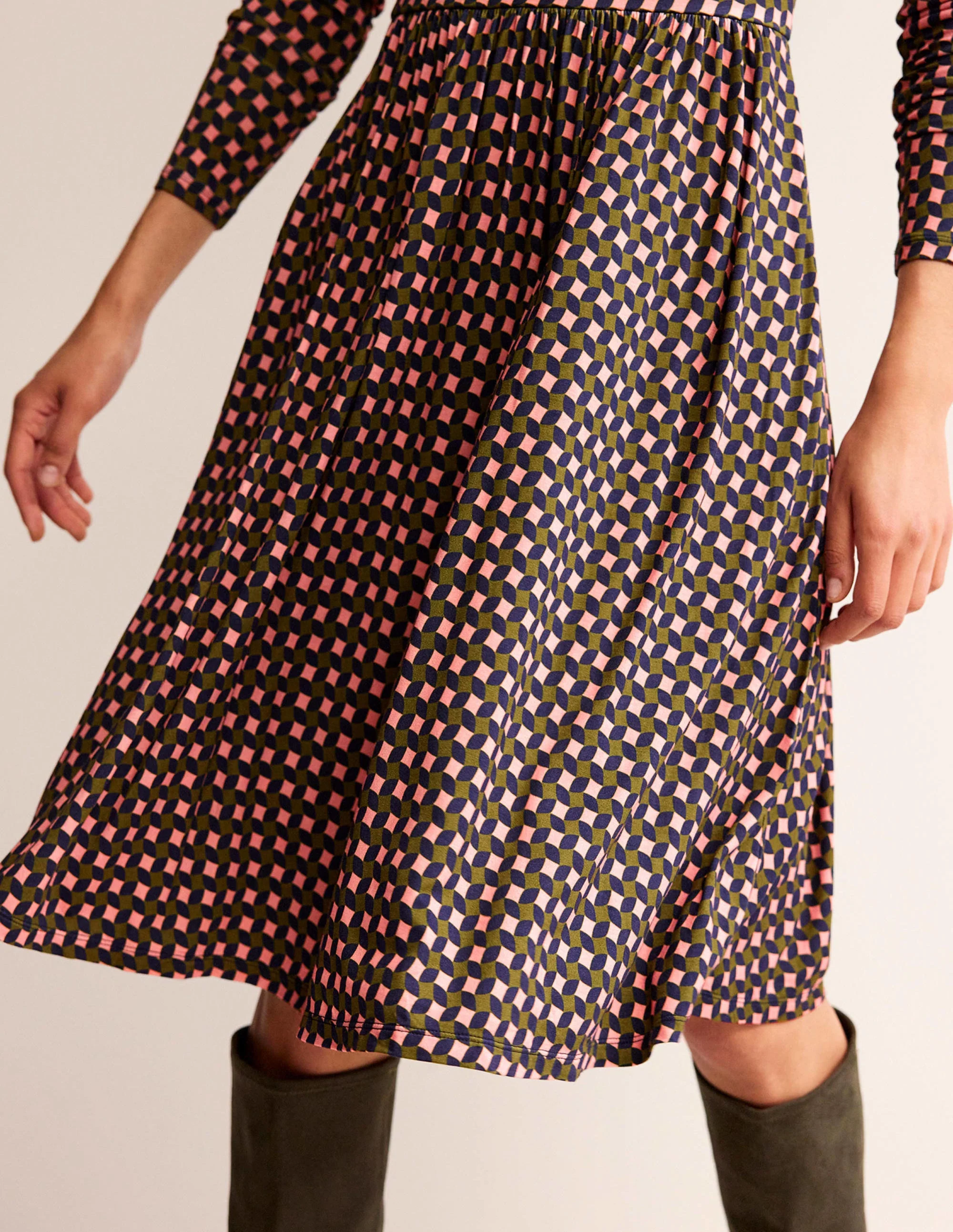 Thea Short Jersey Dress-Olive Green, Abstract Diamond - Image 4